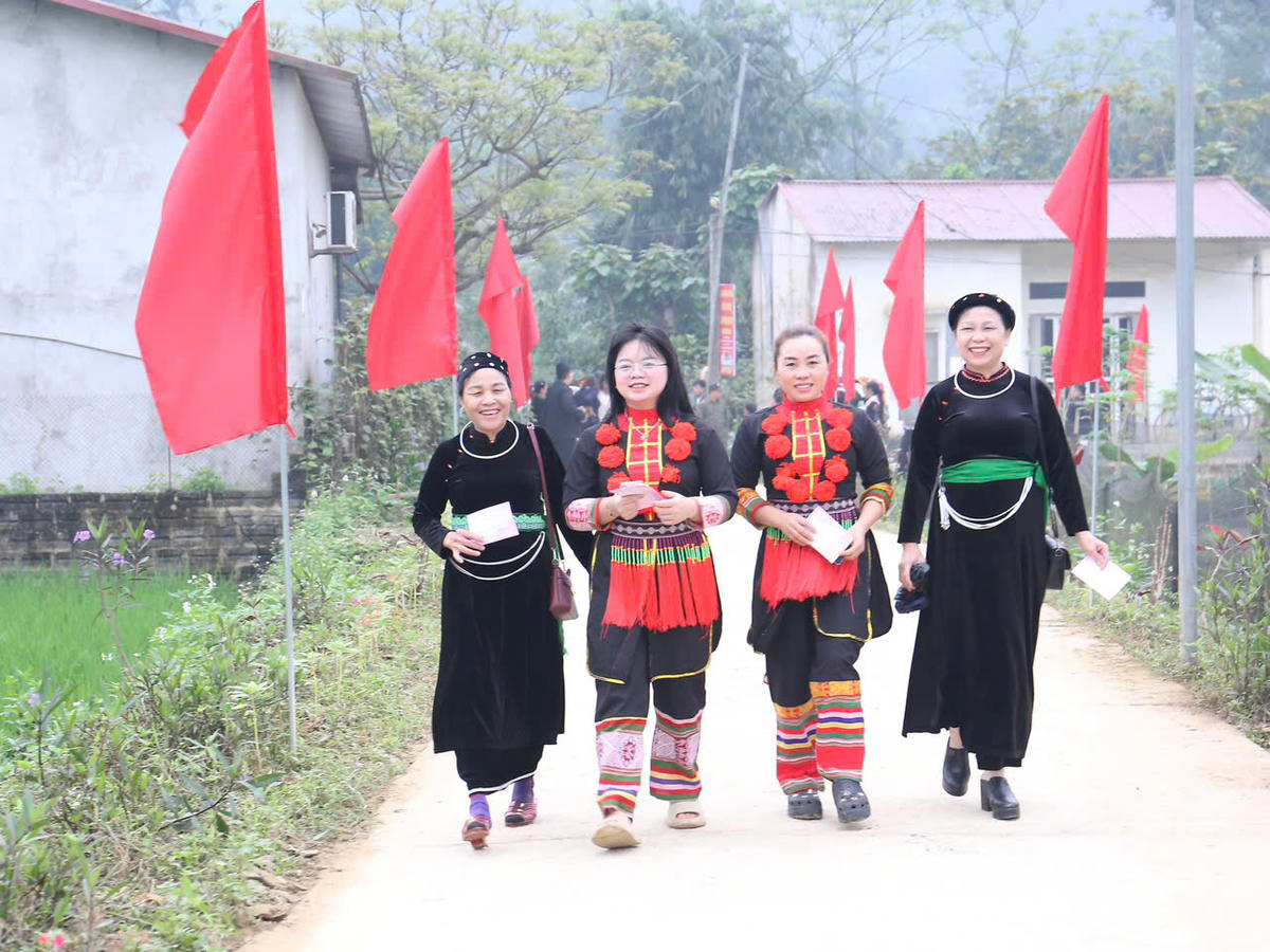 Đồng bào dân tộc thiểu số ở Lào Cai nô nức đi bầu cử đại biểu Quốc hội khóa XVI và HĐND các cấp, nhiệm kỳ 2026-2031. Ảnh: laocai.gov.vn.