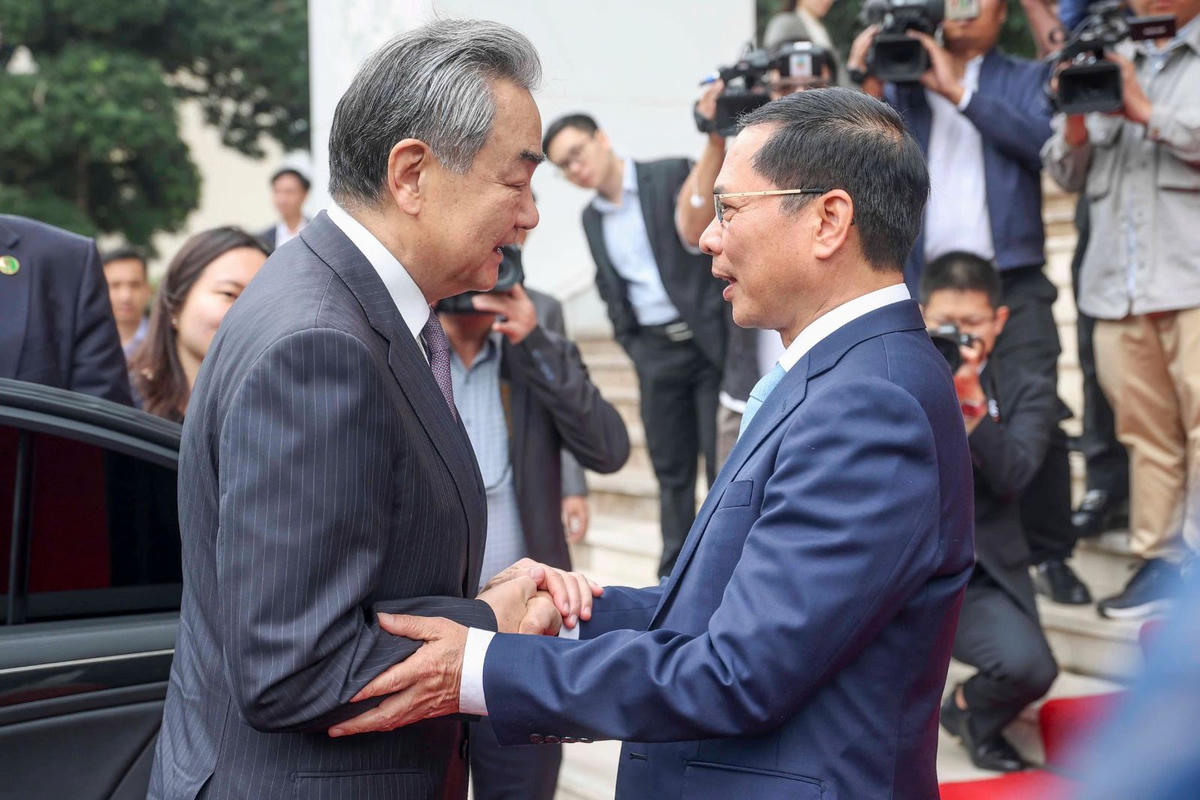 Phó Thủ tướng Chính phủ Bùi Thanh Sơn đón Bộ trưởng Bộ Ngoại giao Trung Quốc Vương Nghị 