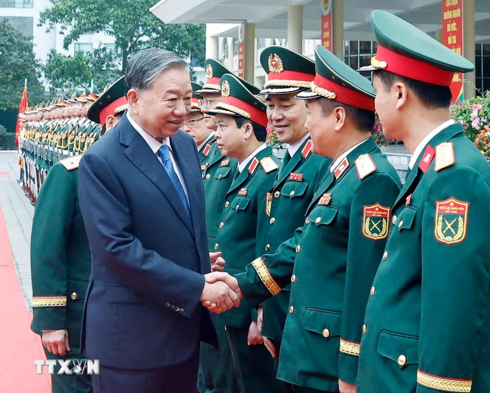 Tổng Bí thư Tô Lâm đến thăm và làm việc với Học viện Kỹ thuật quân sự. (Ảnh: Thống Nhất/TTXVN).