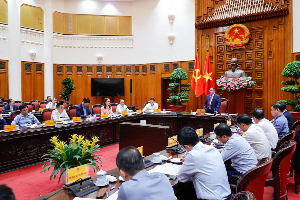 Thủ tướng Chính phủ giao các nhiệm vụ, giải pháp cụ thể cho từng bộ, ngành, địa phương, doanh nghiệp - Ảnh: Nhật Bắc