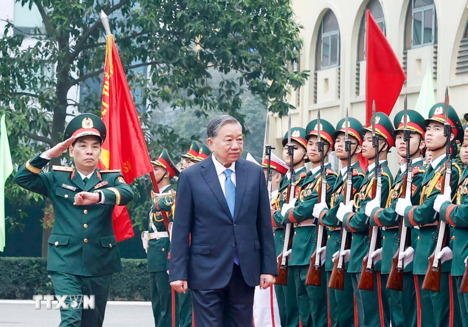 Lễ đón Tổng Bí thư Tô Lâm đến thăm và làm việc với Học viện Kỹ thuật quân sự. (Ảnh: Thống Nhất/TTXVN).