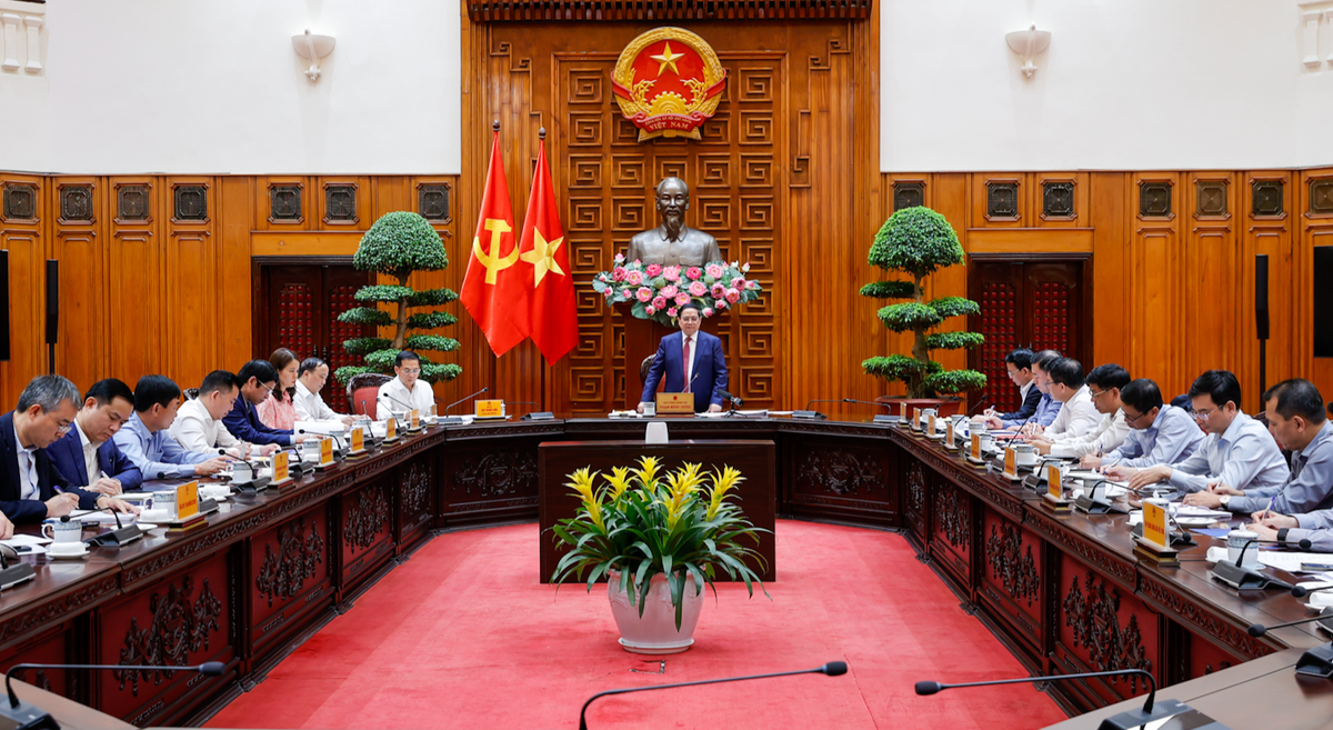Thủ tướng Chính phủ Phạm Minh Chính làm việc với Tổ công tác về an ninh năng lượng - Ảnh: Nhật Bắc