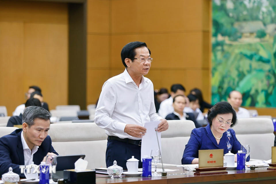 Bộ trưởng Bộ Nội vụ Đỗ Thanh Bình thuyết trình về nội dung cơ bản của dự thảo. (Ảnh: Doãn Tấn/TTXVN)