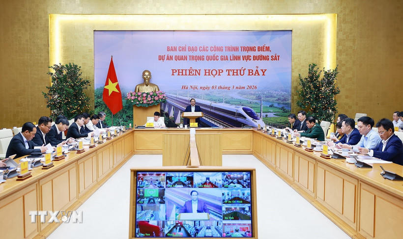 Thủ tướng Phạm Minh Chính chủ trì phiên họp thứ bảy của Ban Chỉ đạo các công trình trọng điểm, dự án quan trọng quốc gia lĩnh vực đường sắt. (Ảnh: Dương Giang/TTXVN).