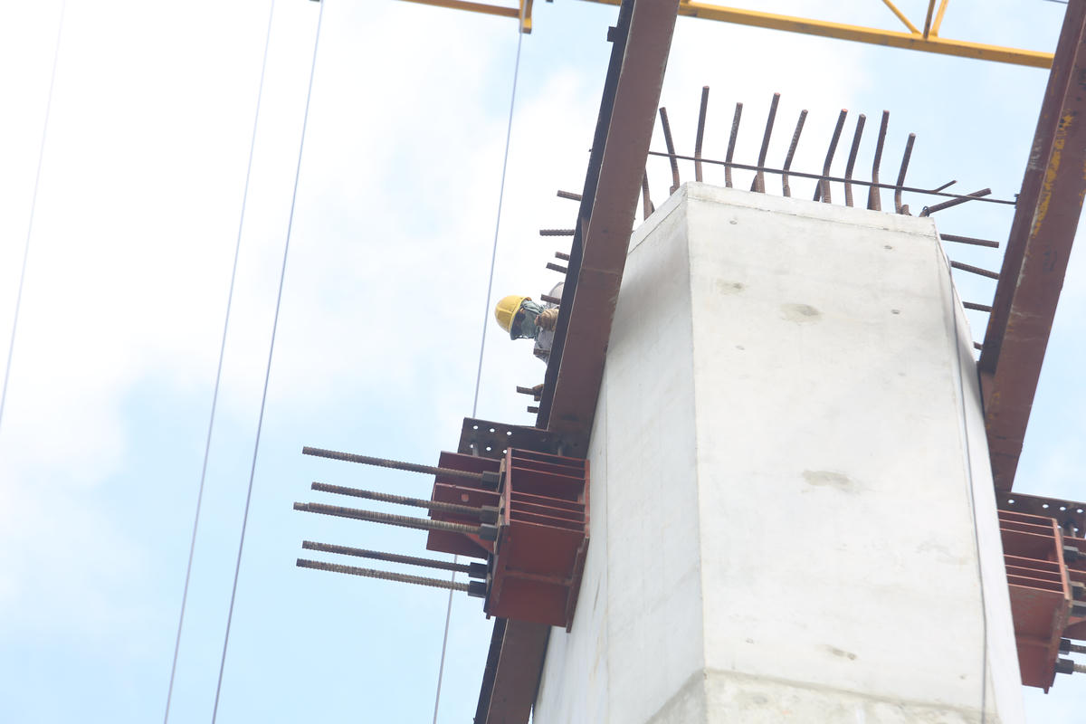 Tính đến nay, công trình Cầu Đại Ngãi 1 đã thi công đạt 58,81% giá trị xây lắp theo hợp đồng (nhanh 0,95% so với kế hoạch).&nbsp;Ảnh: Thanh Tiến