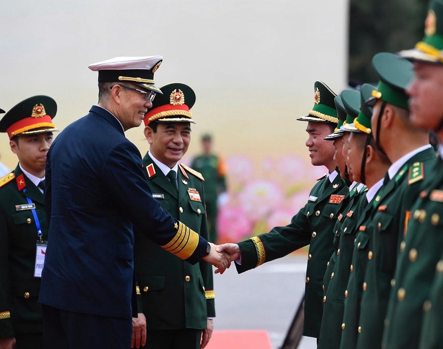 Đại tướng Phan Văn Giang và Thượng tướng Đổng Quân cùng các đại biểu.