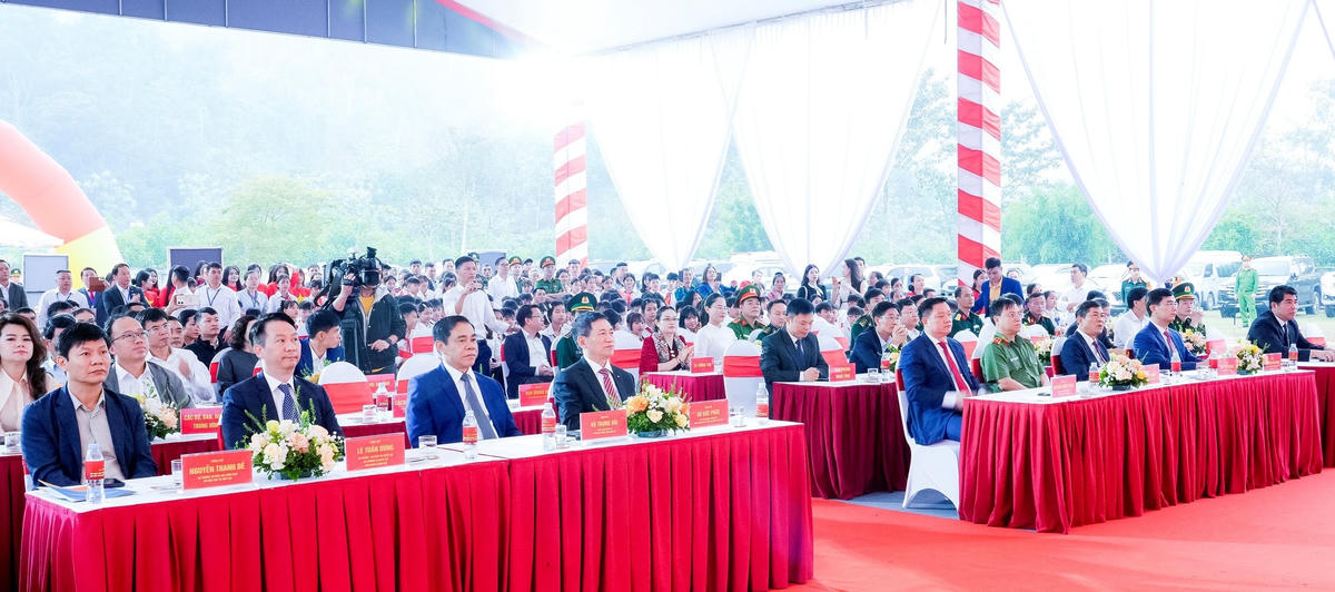 Ông Hồ Đức Phớc - Phó Thủ tướng Chính phủ dự tại điểm cầu xã Thông Thụ (Nghệ An). Ảnh: PB