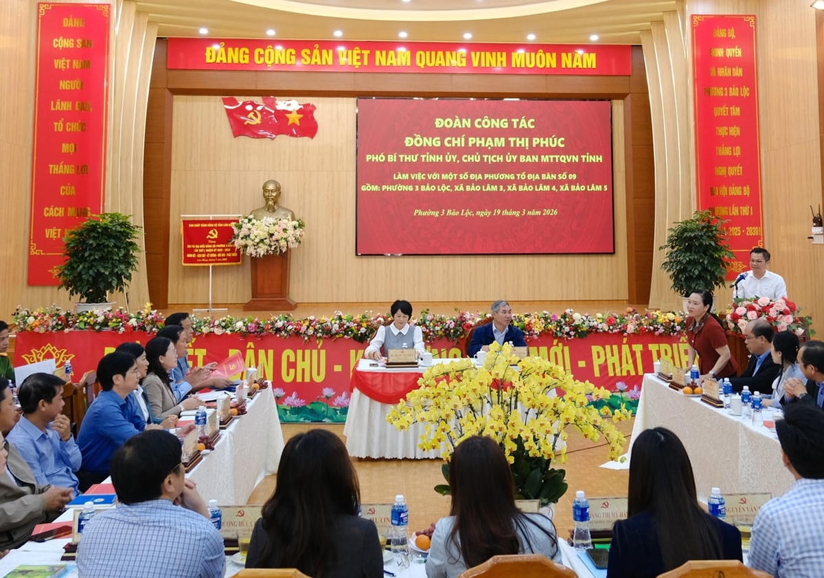 Quang cảnh buổi làm việc.Ảnh X.H