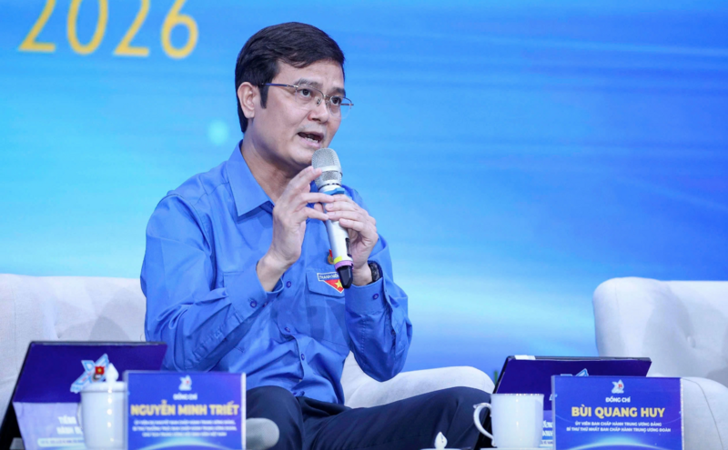 Ông Bùi Quang Huy, Phó Chủ tịch UBTƯ MTTQ Việt Nam, Bí thư Thứ nhất Trung ương Đoàn TNCS Hồ Chí Minh giải đáp tại diễn đàn. Ảnh: PV