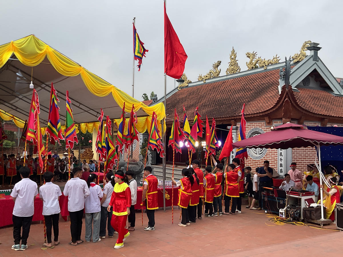 Lễ hội Đình Cả là dịp tri ân cội nguồn và biết ơn Thành Hoàng làng, giáo dục thế hệ trẻ. Ảnh: Tùng Duy.