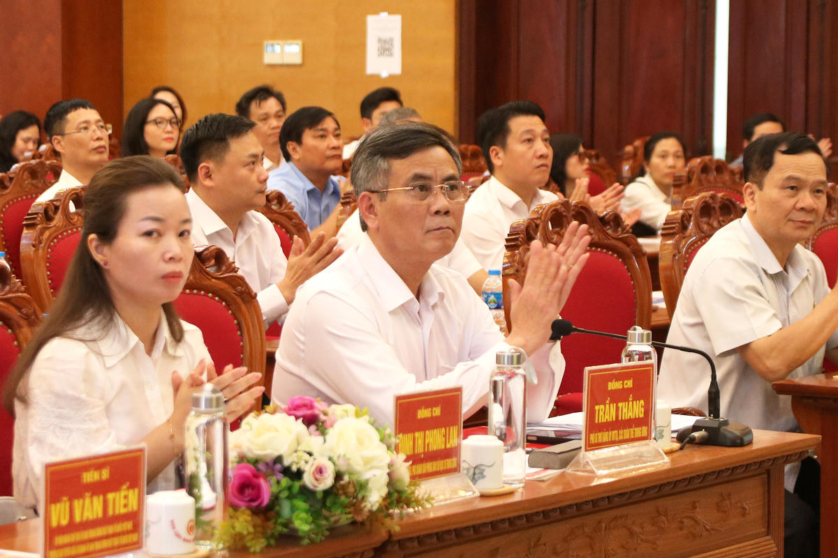 Phó Bí thư Đảng uỷ MTTQ, các đoàn thể Trung ương Trần Thắng và các đại biểu tham dự lễ phát động.