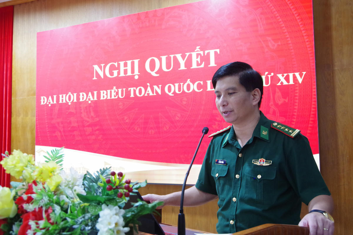 Đại tá Đỗ Vĩnh Thăng, Phó Chính ủy Bộ Tư lệnh TP Hồ Chí Minh kiêm Chính ủy Ban Chỉ huy BĐBP Thành phố phát biểu tại Hội nghị. Ảnh: Quang Tiến.