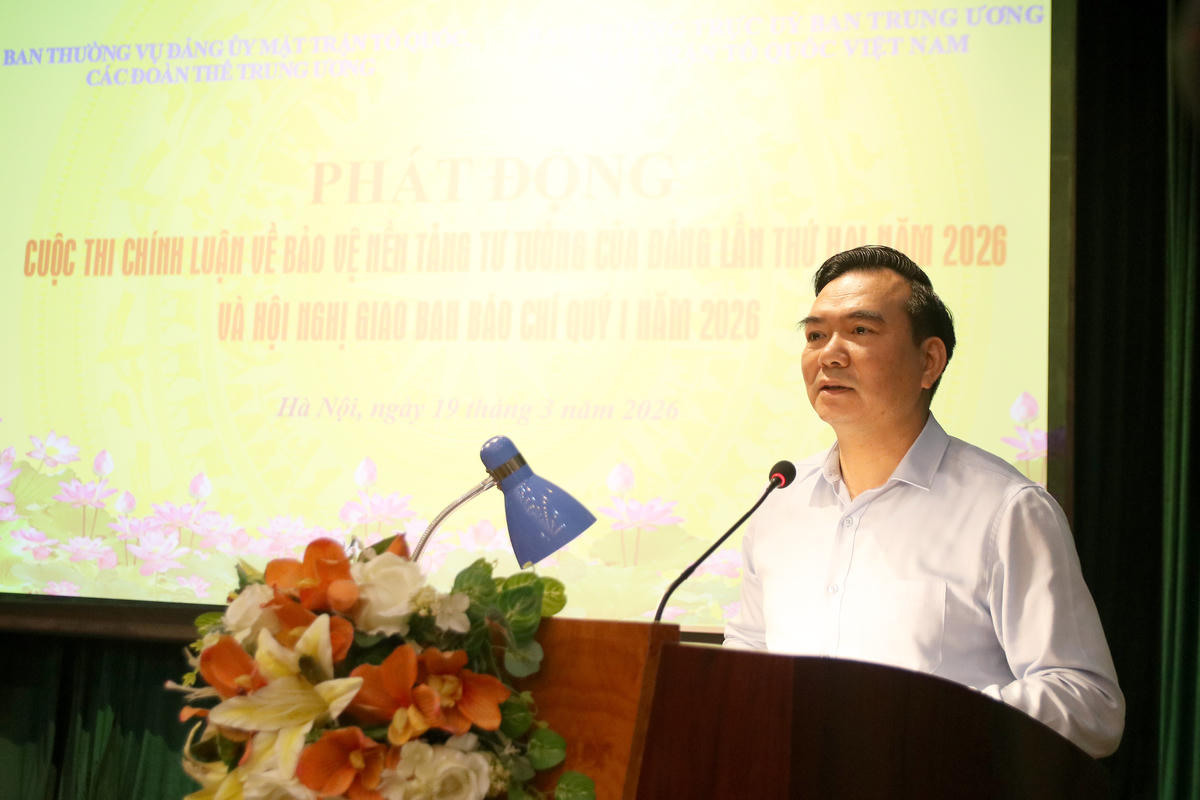 Trưởng Ban Tuyên giáo và Dân vận Đảng ủy MTTQ, các đoàn thể Trung ương&nbsp;Nguyễn Minh Chung trình bày báo cáo tại Hội nghị.