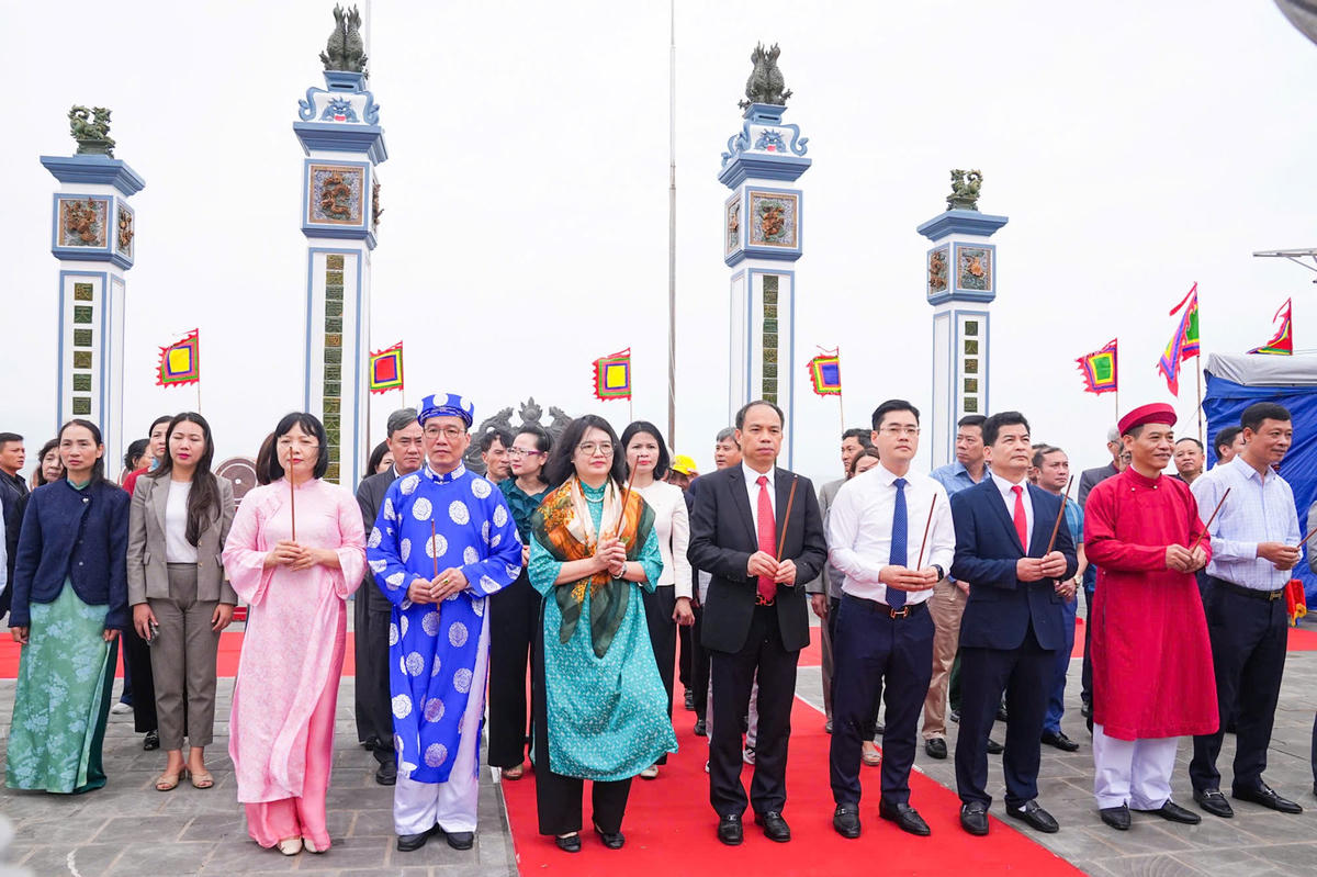Lễ dâng hương khai hội đảo Dấu 2026 được tổ chức tại Đền Nghè. Ảnh: ĐT.&nbsp;