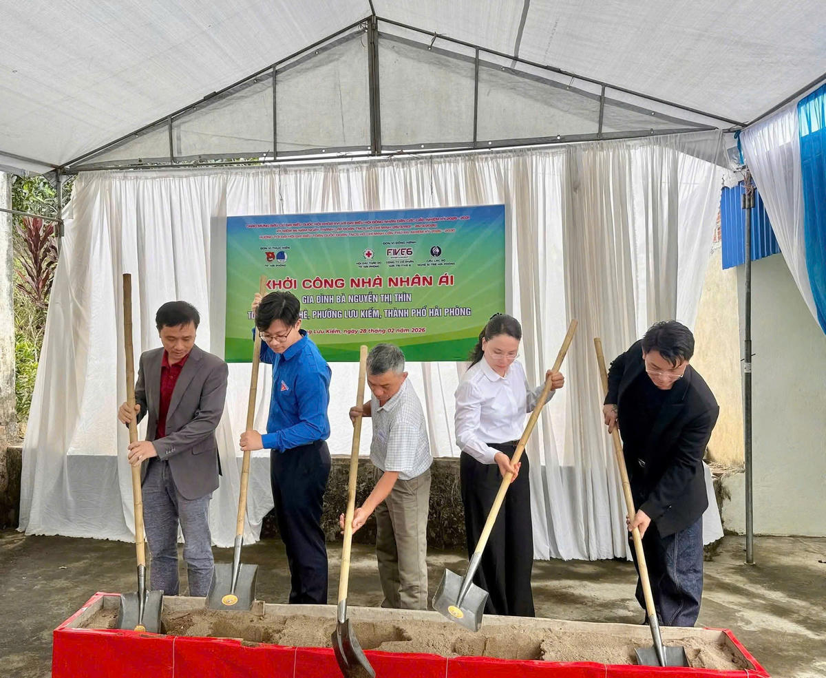 Thành Đoàn Hải Phòng kêu gọi các đơn vị, nhà hảo tâm tổ chức khởi công nhà nhân ái cho gia đình bà Nguyễn Thị Thìn tại phường Lưu Kiếm. Ảnh: PT.&nbsp;