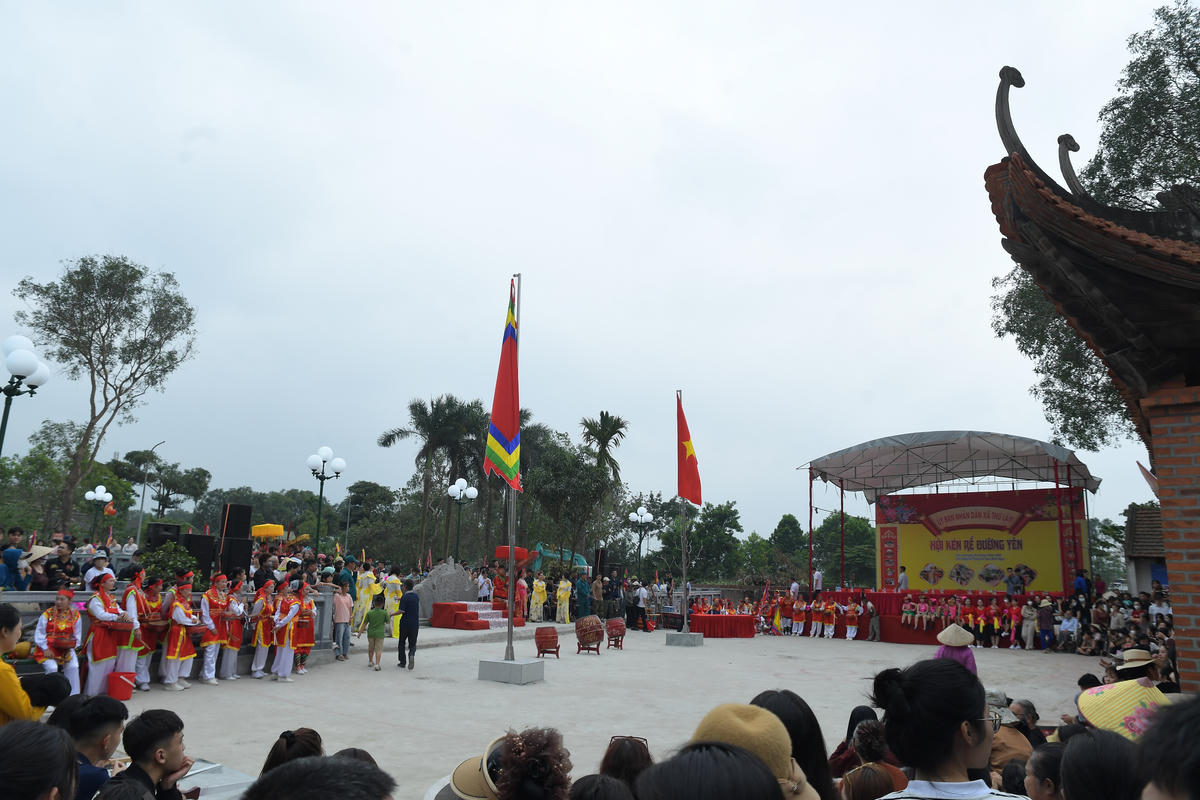 Ngày 20/3 (2/2 âm lịch), lễ khai mạc hội kén rể của làng Đường Yên đã diễn ra. 