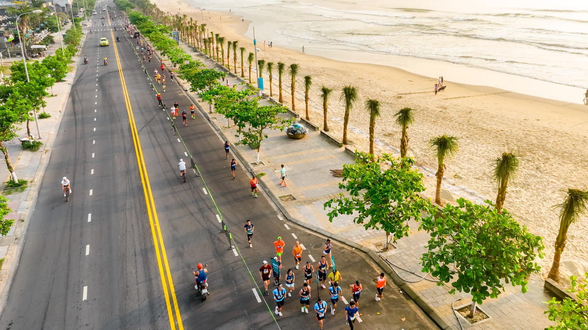 Cung đường giải marathon quốc tế Đà Nẵng 2026 chạy dọc bờ biển Đà Nẵng. Ảnh: Nguyễn Tú.