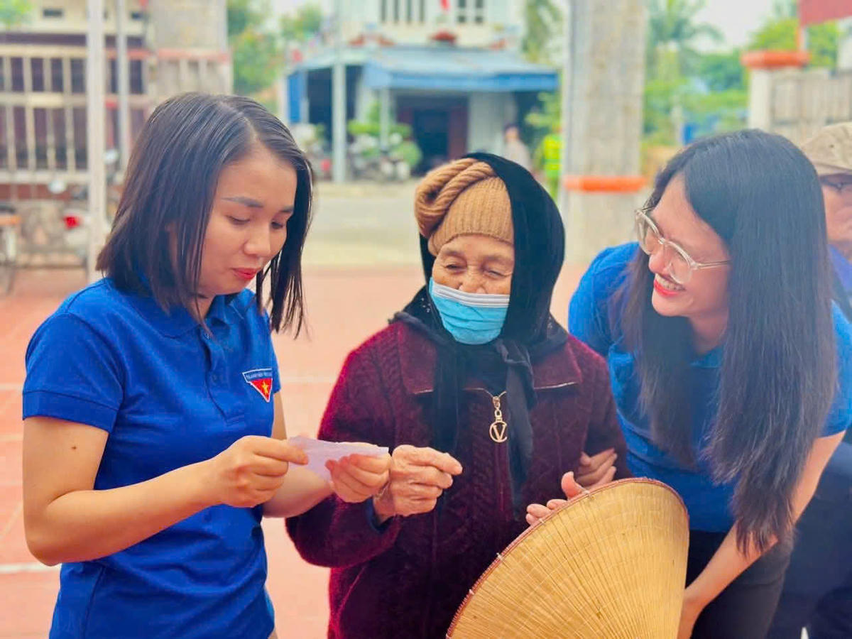 Thanh niên Hải Phòng tích cực tham gia công tác công tác tuyên truyền và phục vụ cuộc bầu cử&nbsp;đại biểu Quốc hội khóa XVI và đại biểu HĐND các cấp nhiệm kỳ 2026 – 2031. Ảnh: PT.&nbsp;