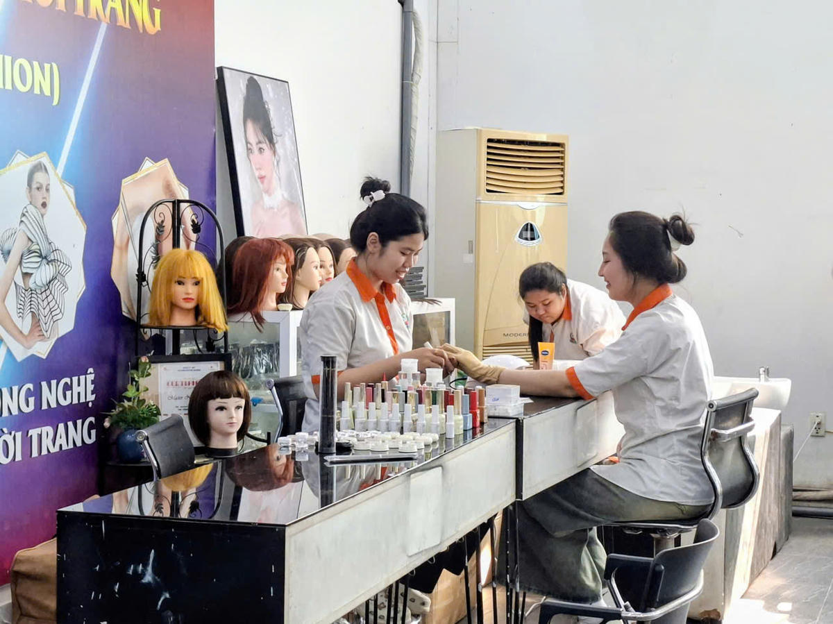 Ngành thẩm mỹ, thời trang cũng được trường đầu tư bài bản. Ảnh: Đ.Q