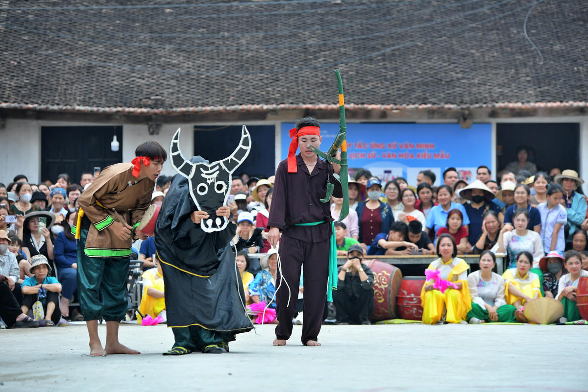 Phần thi cày là phần thi quan trọng của lễ kén rể. 