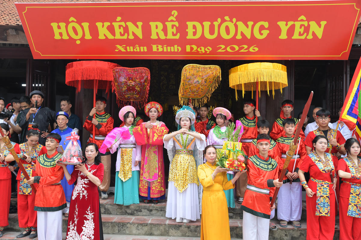 Lễ hội kén rể của làng Đường Yên, xã Thư Lâm (Hà Nội), không chỉ nhằm tưởng nhớ, tôn vinh các giá trị lịch sử, văn hóa truyền thống mà còn góp phần tái hiện sinh động không gian văn hóa dân gian đặc sắc của cộng đồng thông qua các nghi thức tế lễ truyền thống, cùng nhiều hoạt động diễn xướng dân gian.. 