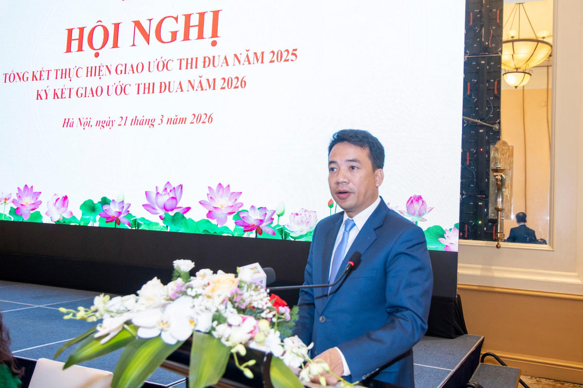 Phó Chủ tịch UBND TP. Huế Trần Hữu Thùy Giang chia sẻ nhiều cách làm hay trong công tác thi đua khen thưởng tại TP. Huế. Ảnh: Quang Vinh