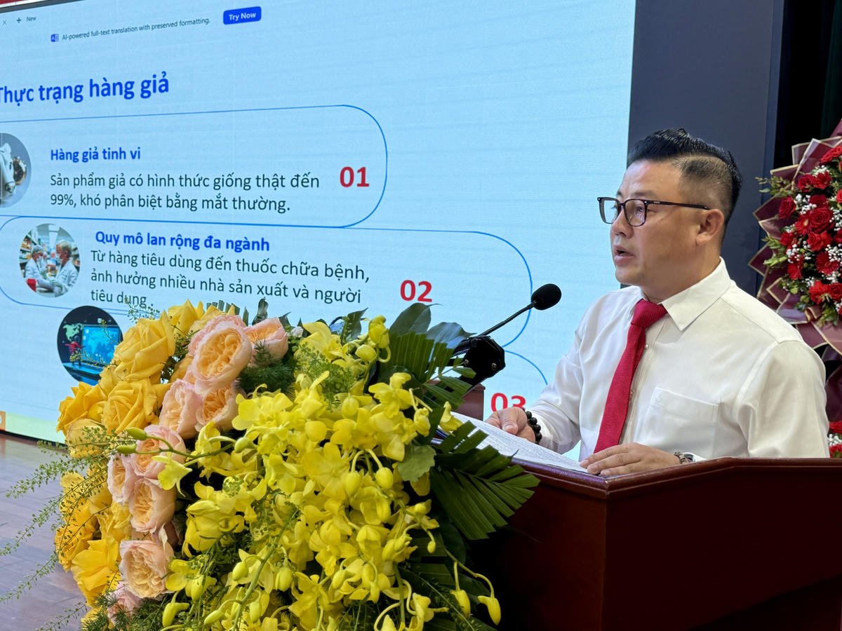 Ông Phạm Quốc Việt phát biểu nhận nhiệm vụ. Ảnh: Nguyễn Tú.