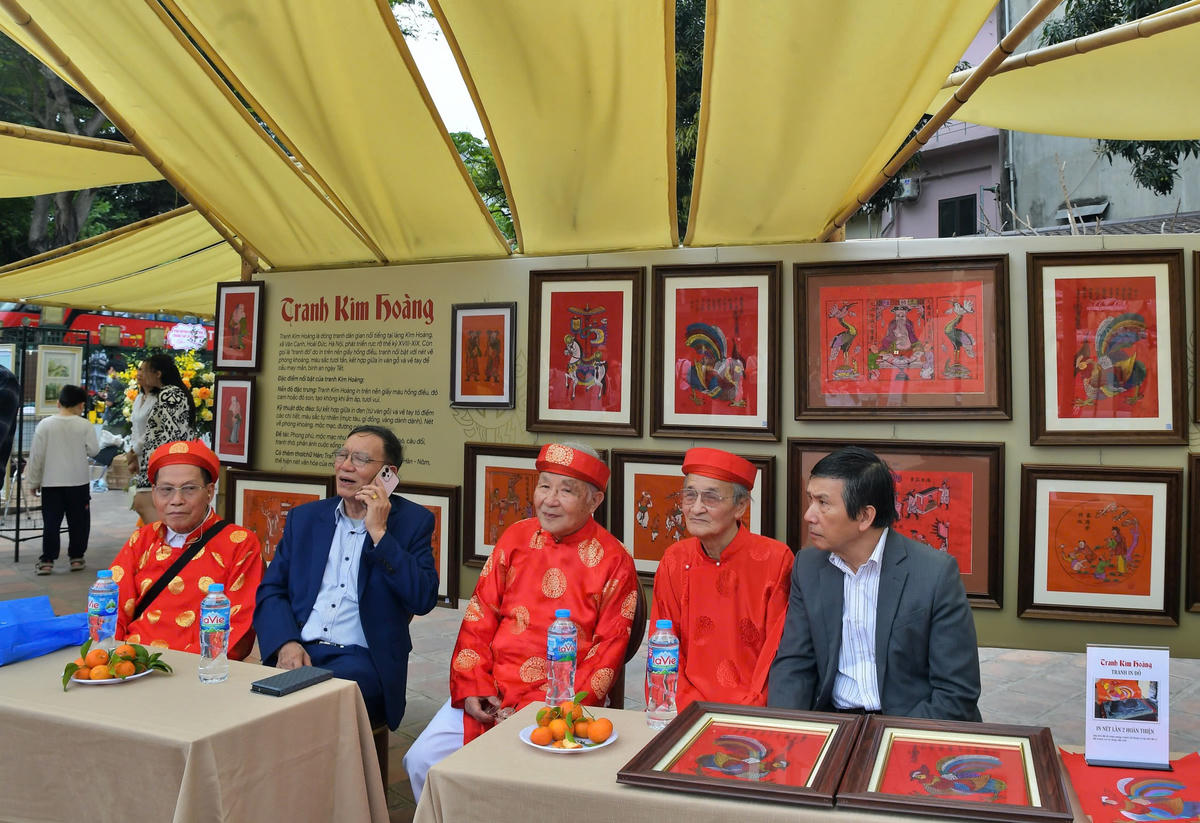 Không gian trưng bày tranh Kim Hoàn.