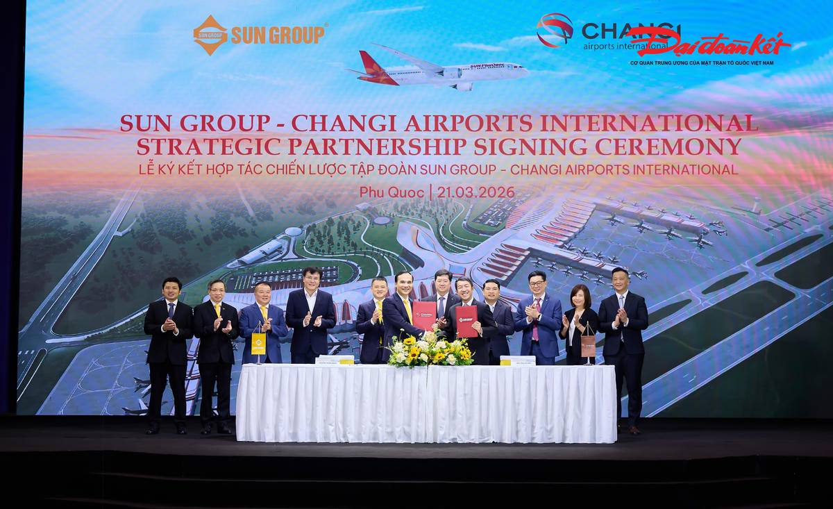Hình ảnh lễ ký kết hợp tác chiến lược giữa&nbsp;Sun Group và Changi Airports International.