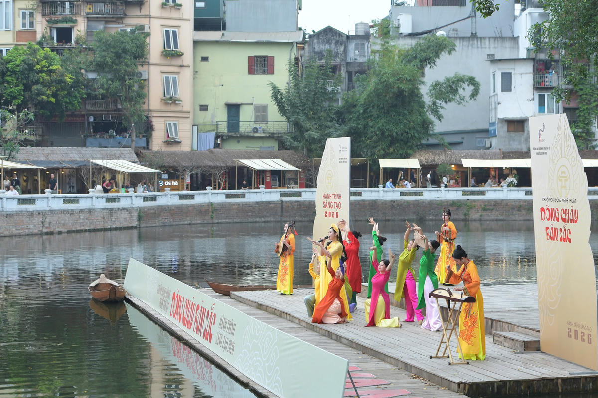 Tiết mục nghệ thuật sáng tạo đặc sắc&nbsp;do Trường Cao đẳng Nghệ thuật Hà Nội trình diễn.