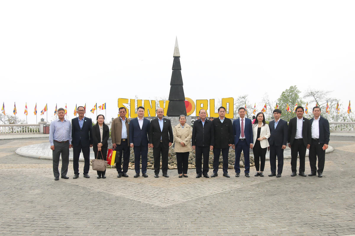 Đoàn đại biểu cấp cao Hội đồng Quốc gia Mặt trận Đoàn kết Phát triển Tổ quốc Campuchia chào xã giao lãnh đạo tỉnh Lào Cai