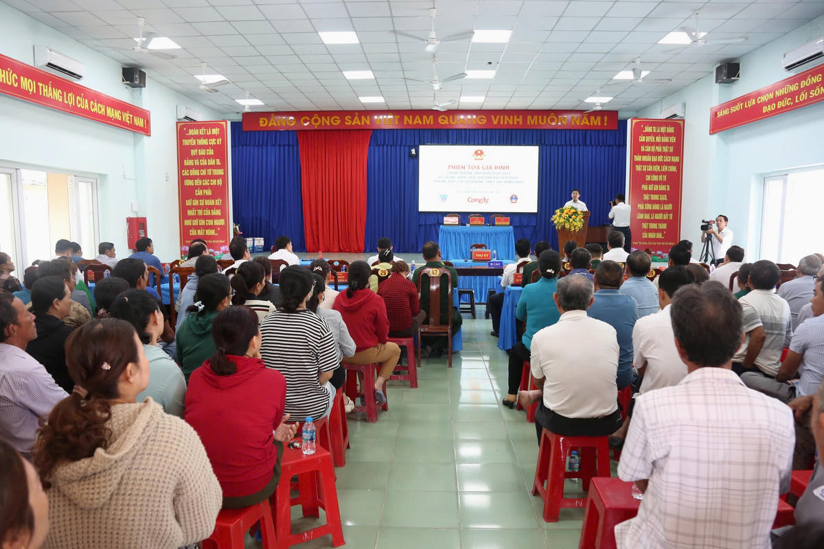 Quang cảnh phiên toà giả định. Ảnh: Đức Định.