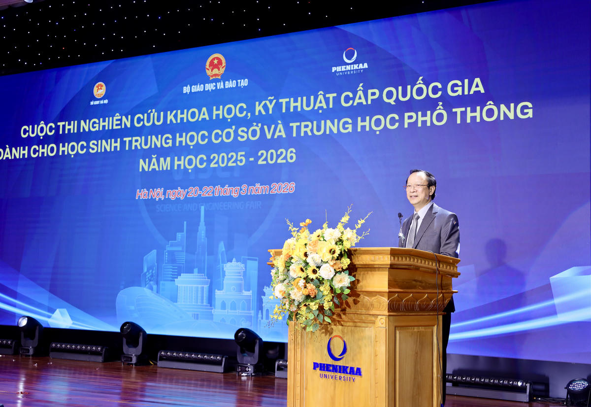 Thứ trưởng Thường trực Bộ GDĐT Phạm Ngọc Thưởng phát biểu tại lễ bế mạc.