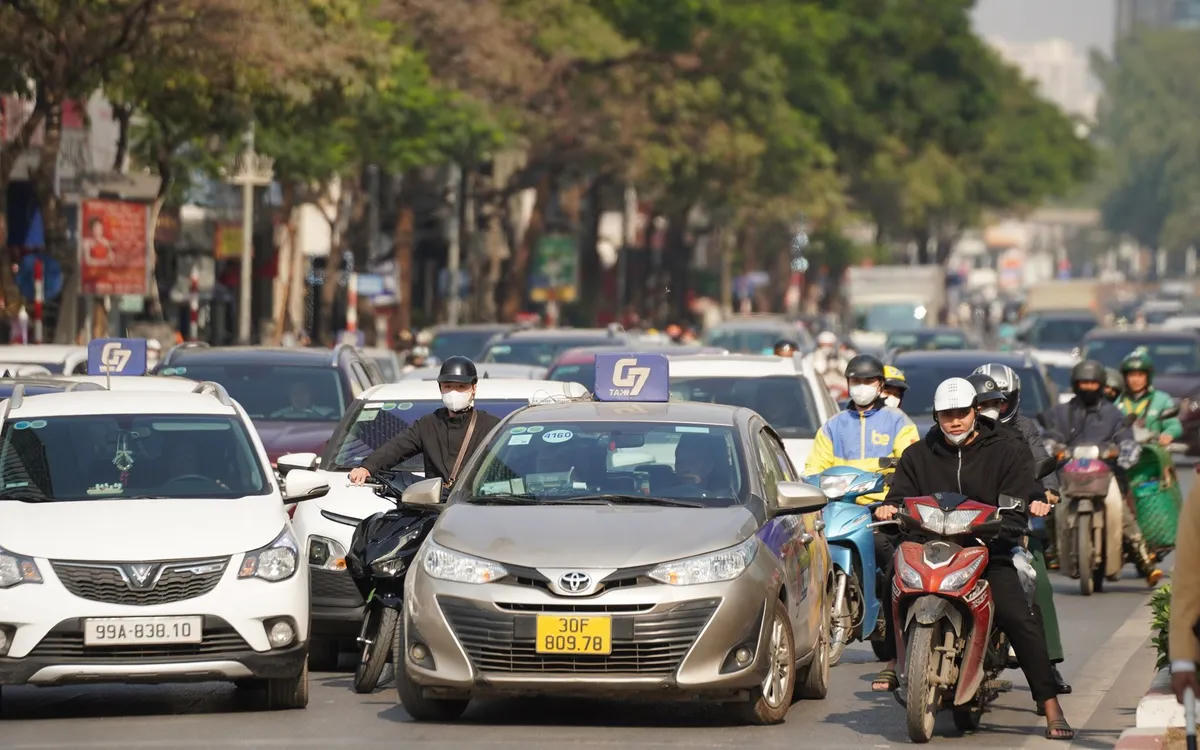 Hà Nội tăng tốc chuyển đổi taxi điện: Chiến lược tiết kiệm năng lượng và an ninh quốc gia