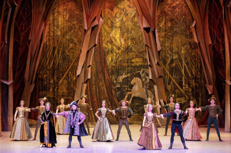 Cảnh trong vở "Romeo và Juliet".