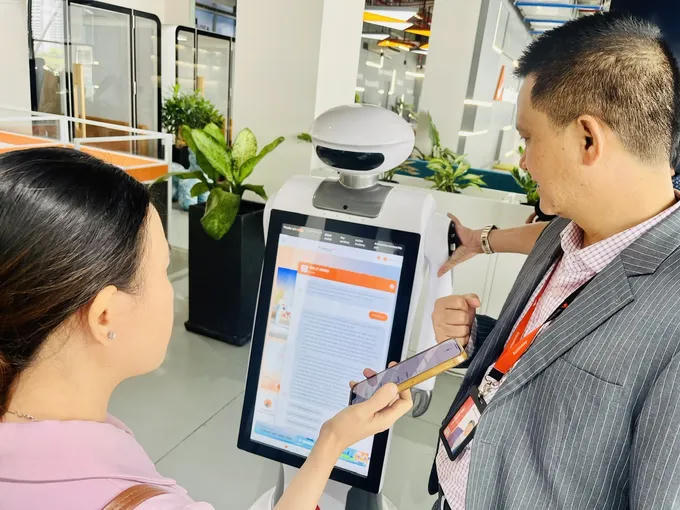 Đối tác thương mại, khách tham quan trong nước và quốc tế có thể tham gia triển lãm trên nền tảng thương mại điện tử với chức năng đa chiều. Ảnh: TH.