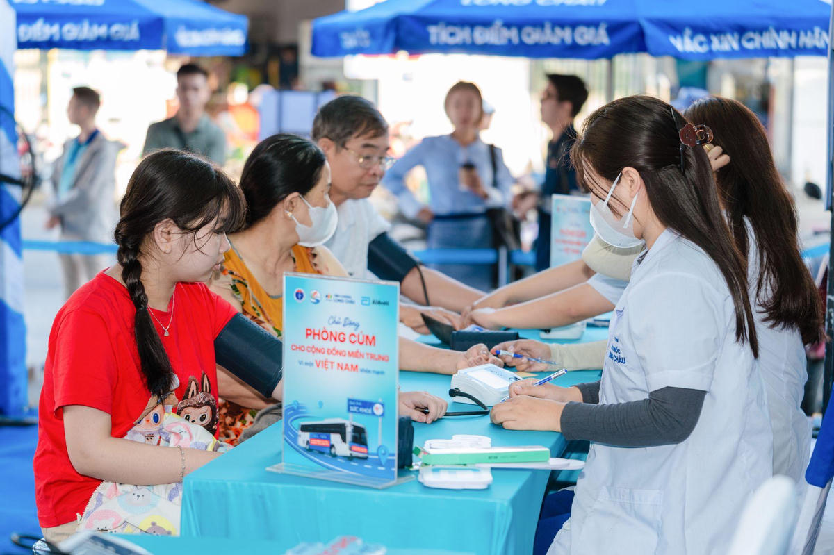 Đội ngũ Long Châu luôn sẵn sàng trực tiếp tham gia vào công tác dự phòng, quản lý bệnh tật và nâng cao sức khỏe người dân.