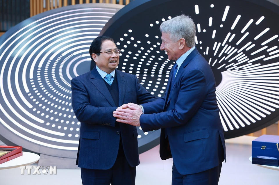 Thủ tướng Phạm Minh Chính đến thăm và làm việc với lãnh đạo Tập đoàn Novatek. (Ảnh: Dương Giang/TTXVN)