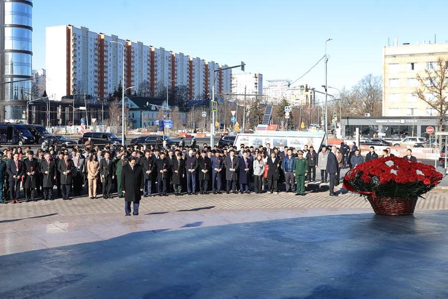 Tượng đài Hồ Chí Minh tại Moscow không chỉ là một công trình nghệ thuật mà còn là nơi gặp gỡ, tưởng niệm của cộng đồng người Việt Nam tại Nga, đặc biệt trong các dịp lễ kỷ niệm quan trọng - Ảnh: VGP/Nhật Bắc