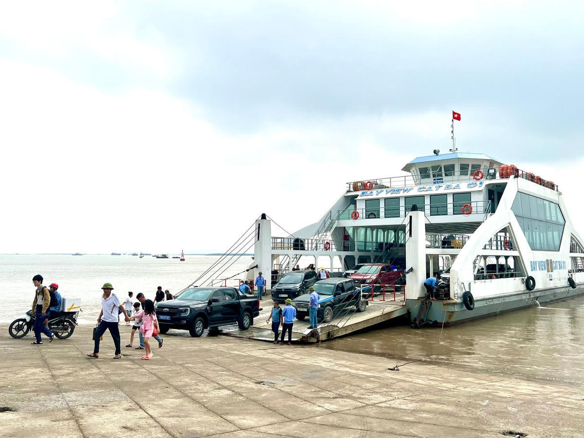 Phà Bayview Phà chở khách ra đảo ngọc Cát Bà từ bến Cái Viềng - Đồng Bài được thiết kế hiện đại. Ảnh: PT.&nbsp;