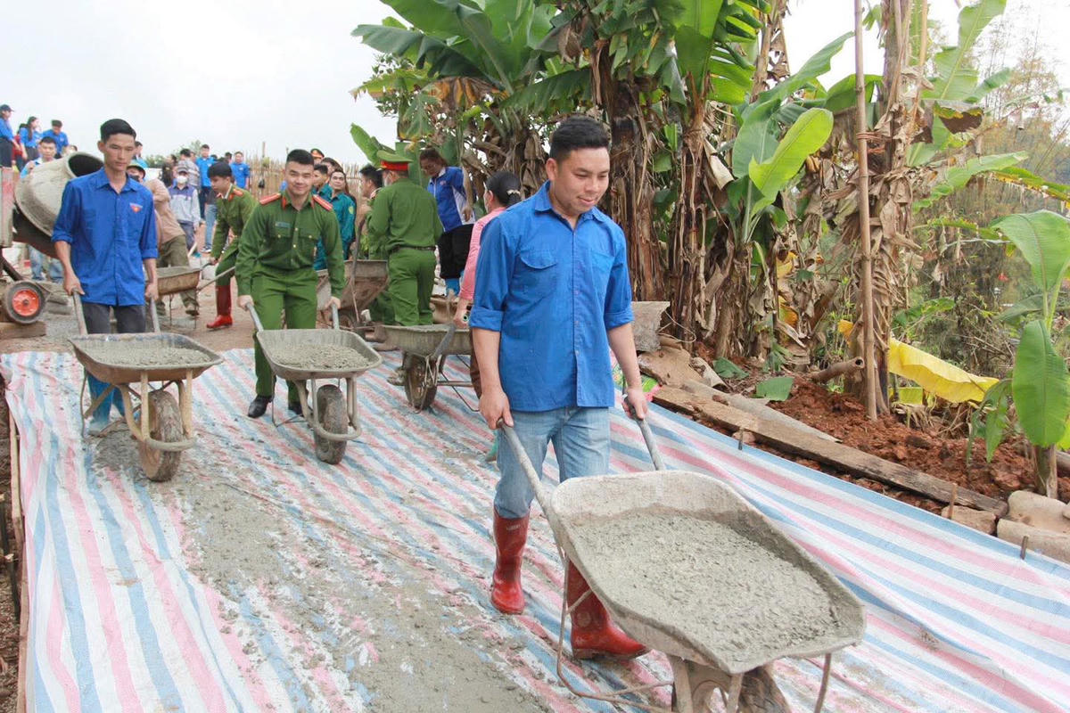 Các tuyến đường thôn, bản tại xã Lộc Bình được bê tông hóa từ chương trình Tháng 3 Biên giới.