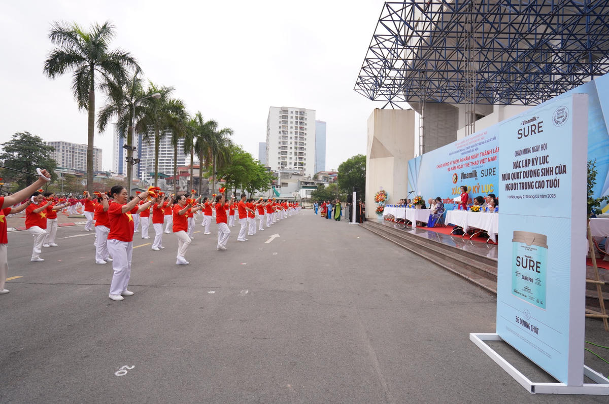 Mãn nhãn màn đồng diễn của gần 3.000 người cao tuổi cùng Vinamilk Sure