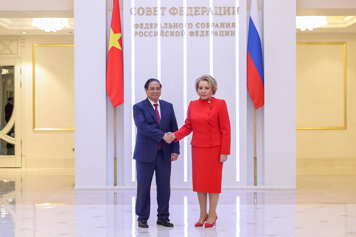 Chủ tịch Valentina Matviyenko nhiệt liệt chào mừng Thủ tướng Chính phủ Phạm Minh Chính và Đoàn đại biểu cấp cao Chính phủ Việt Nam - Ảnh: VGP/Nhật Bắc