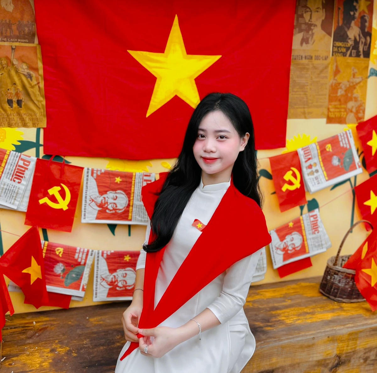 Ứng cử viên đại biểu Quốc hội Khóa XVI Lo Thị Bảo Vy (sinh năm 2002, dân tộc Ơ Đu, xã Nga My, tỉnh Nghệ An).