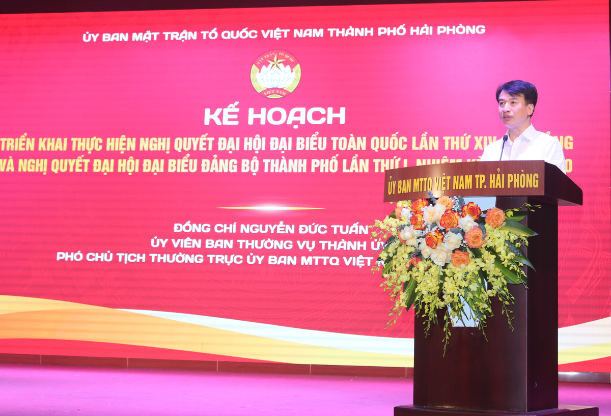 Ông Nguyễn Đức Tuấn, Phó Chủ tịch Thường trực Uỷ ban MTTQ Việt Nam thành phố&nbsp;quán triệt một số nội dung trọng tâm Kế hoạch triển khai thực hiện Nghị quyết Đại hội XIV của Đảng và Nghị quyết Đại hội Đảng bộ thành phố lần thứ I, nhiệm kỳ 2025 - 2030 của Ủy ban MTTQ Việt Nam thành phố. Ảnh: PT.&nbsp;