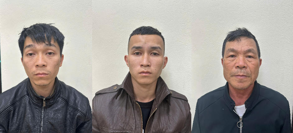 Các đối tượng (từ trái qua phải): Nguyễn Quang Minh, Nguyễn Quang Trọng, Nguyễn Đắc Hiển tại cơ quan Công an.