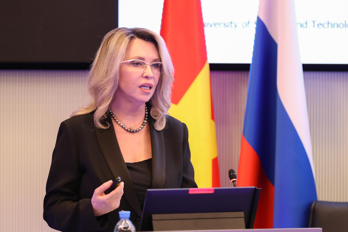 Bà Chernykova Alevtina Anatolieva, Hiệu trưởng MISIS phát biểu - Ảnh: VGP/Nhật Bắc