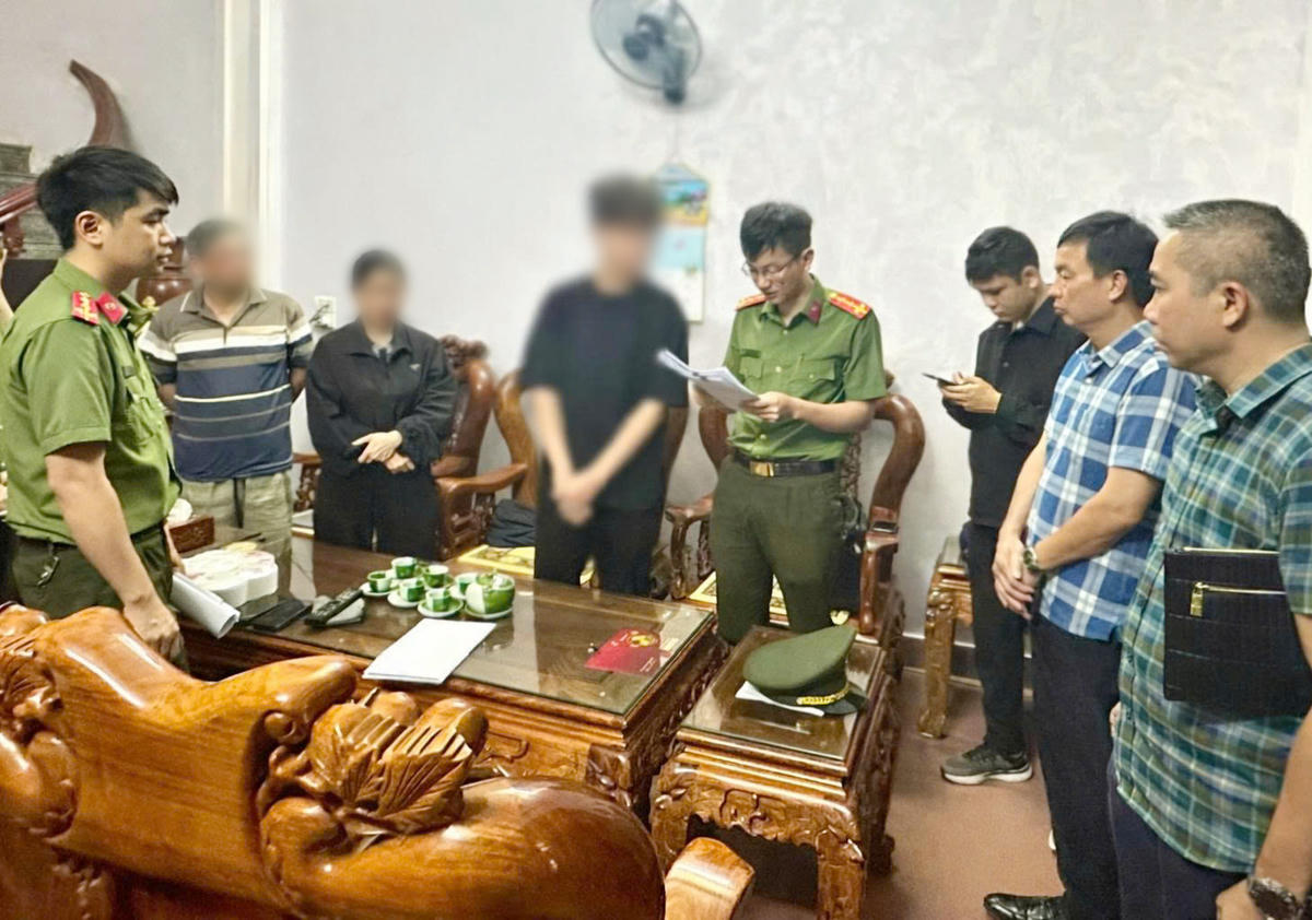 Cơ quan An ninh điều tra Công an tỉnh Thanh Hóa tiến hành khám xét nhà N.V.X.