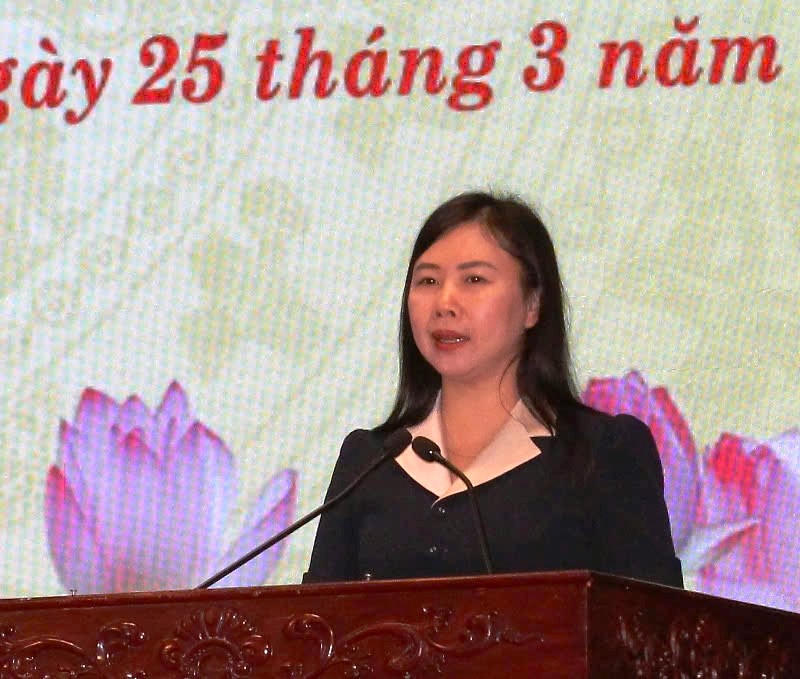 Bà Nguyễn Thị Phương, Phó Chủ tịch Ủy ban MTTQ tỉnh Thanh Hóa phát biểu tại hội nghị. Ảnh: Nguyễn Chung.