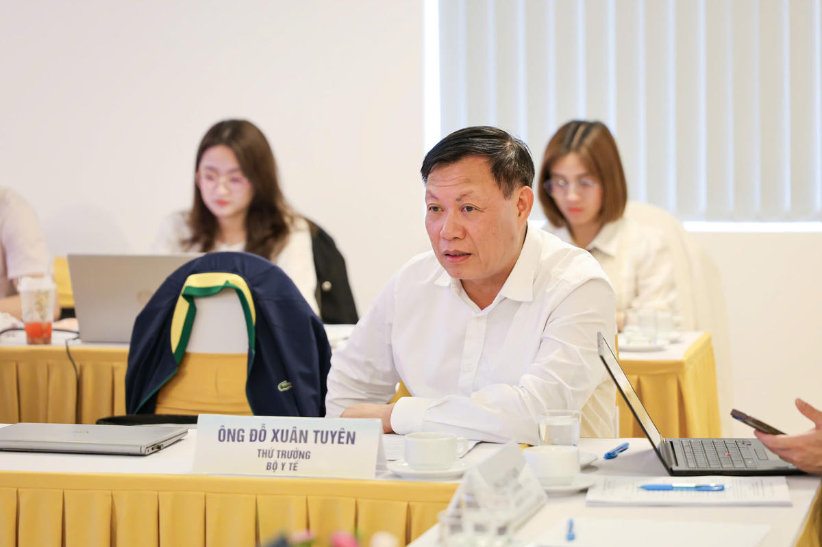 Thứ trưởng Bộ Y tế Đỗ Xuân Tuyên phát biểu tại cuộc họp. Ảnh: ĐT
